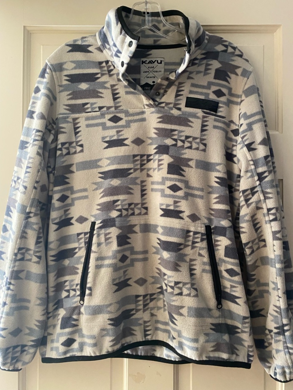 Kavu Aztec-Pattern Fleece Pullover in Cream & Gray
